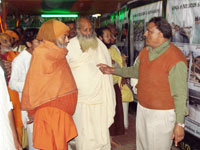 Prof Shukla explain the exhibition to saint Sri Harichaitnya Brahmchari and PMauni baba