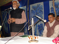 Prof. R. P. Mishra (Ex. V. C., A.U.) addressing the pilgrims in exhibition campus