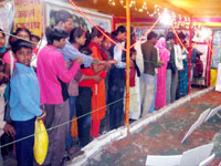 Piligrims watched model in Ganga Exhibition