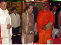Swami Harichaitnya Brahmchari in exhibition with convener